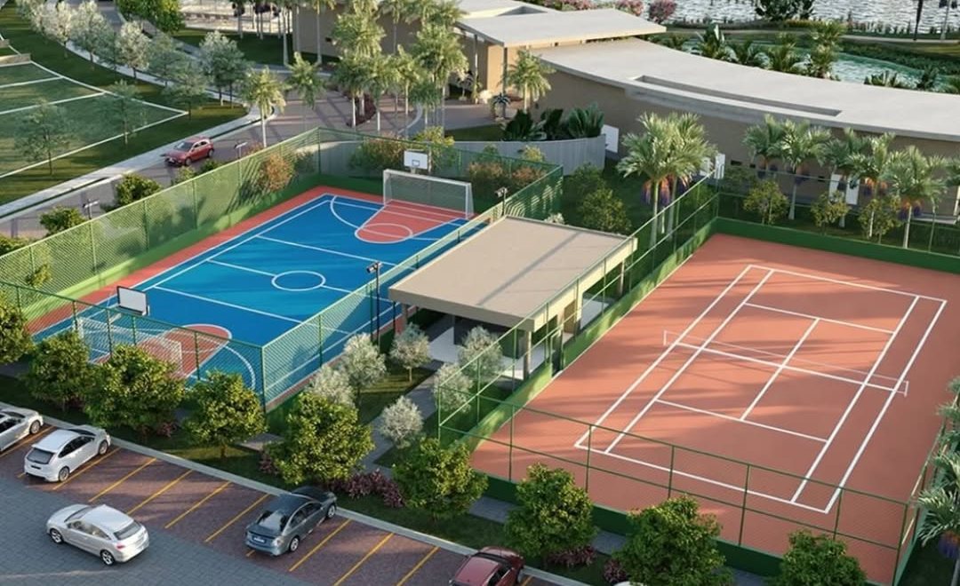 Quadra poliesportiva e quadra de tênis